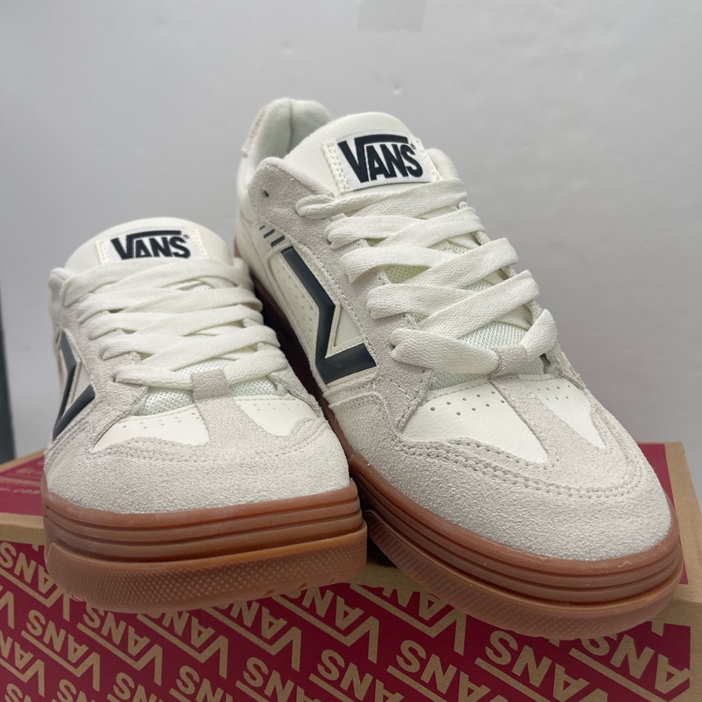 Vans Men’s Upland
Suede Marshmallow/Gum
VN000D250VM Sneakers - Picture 6 of 16